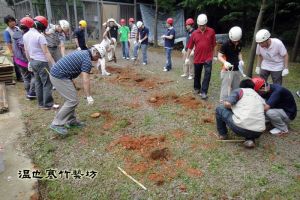 學員進行地基量測工程1
