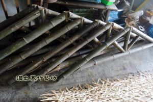 藝坊工廠內進行竹屋教學備料