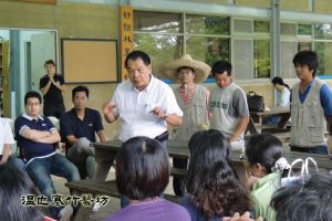 寒竹先生講解竹類生態及建築上的應用