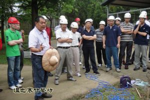 寒竹先生講解竹屋搭蓋流程
